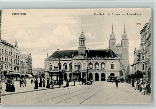 Magdeburg Alte Markt mit Rathaus und Johanniskirche Straßenbahn