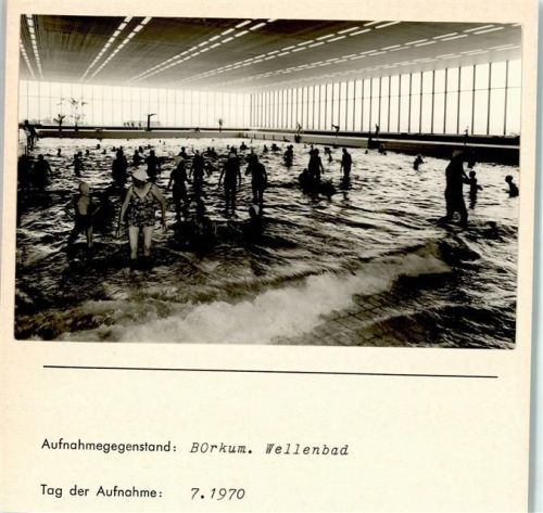 Borkum Wellenbad Innenaufnahme Badekappenpflicht Foto montiert auf Karton