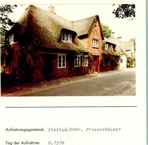 Nieblum Friesenhäuser Foto montiert auf Karton