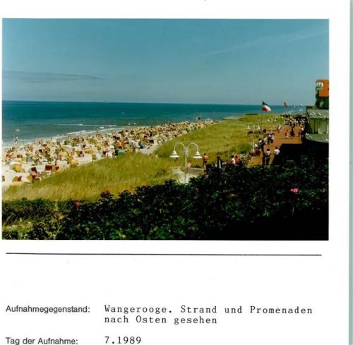 Wangerooge Strand und Promenaden nach Osten gesehen Foto montiert auf Karton