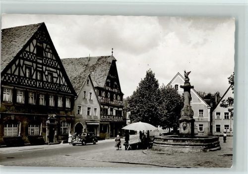 Roth Marktplatz mit altem Fachwerk Brunnen