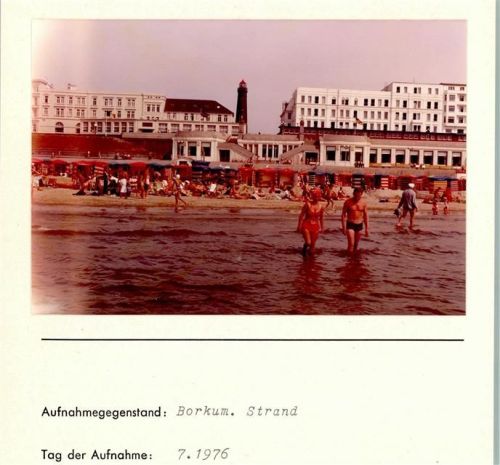Borkum Strand mit Leuchtturm Foto montiert auf Karton