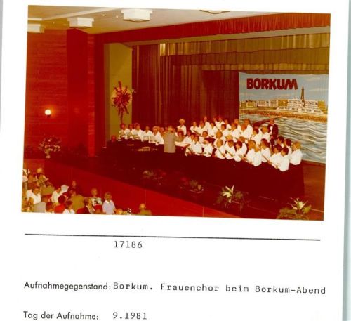 Borkum Großer Borkumabend Frauenchor Foto montiert auf Karton