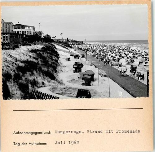 Wangerooge Strand mit Promenade Foto montiert auf Karton