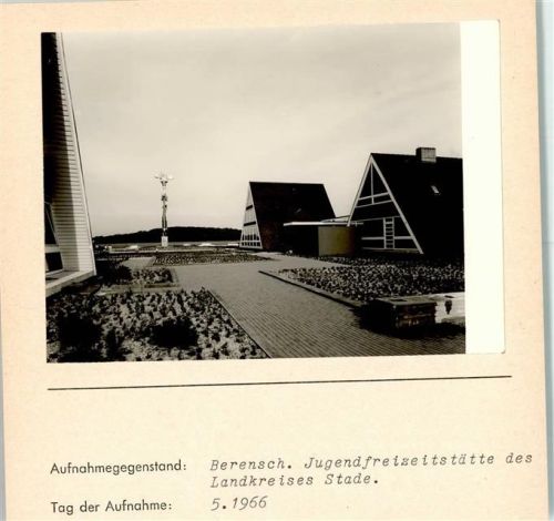 Berensch Jugendfreizeitstätte des Landkreises Stade Foto montiert auf Karton