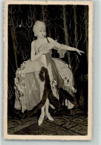 1929 Frauenschönheit mit Fächer