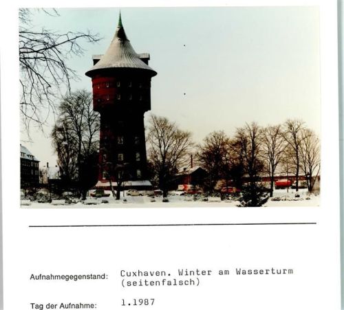 Cuxhaven Winteraufnahme Wasserturm seitenfalsch Foto montiert auf Karton