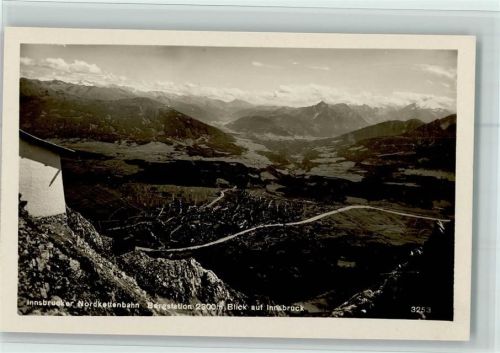 Innsbruck Innsbrucker Nordkettenbahn Bergstation Blick auf Innsbruck