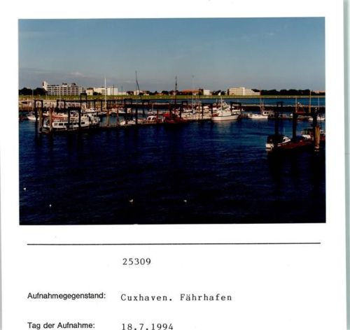 Cuxhaven Fährhafen Foto montiert auf Karton
