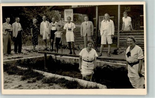 Bad Wörishofen Photo AK Kneippbecken Männer in Anzügen Ort laut Stempel Fotokarte