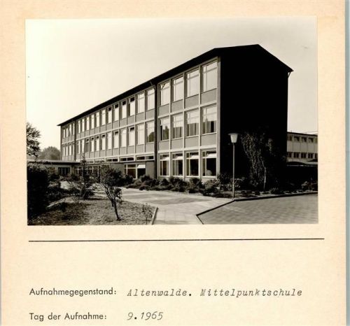 Altenwalde Mittelpunktschule Foto montiert auf Karton