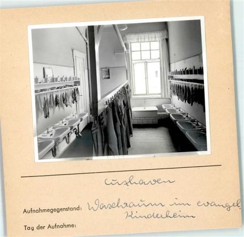 Duhnen Waschraum Foto montiert auf Karton