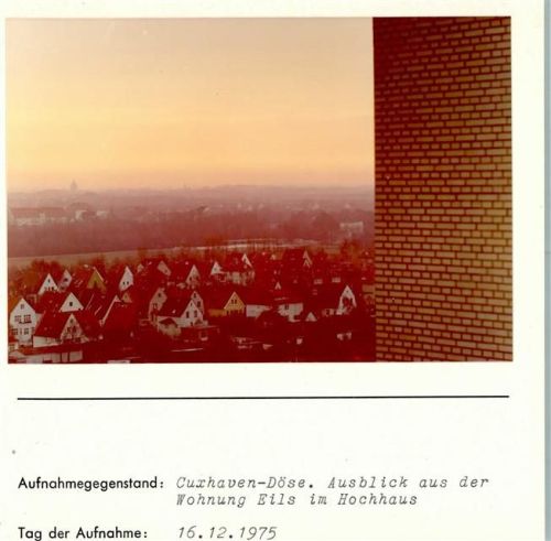 Cuxhaven Ausblick aus der Wohnung Eils im Hochhaus Foto montiert auf Karton