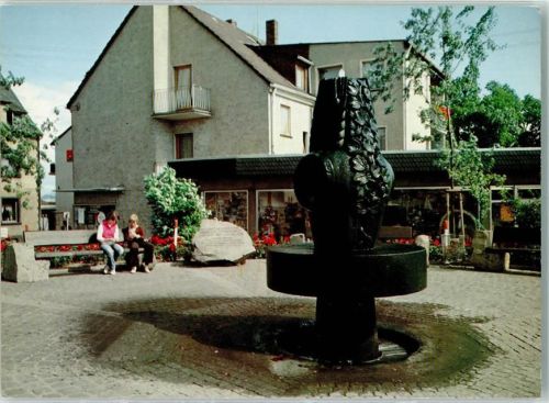 Mendig Rückseite mit Abschürfungen bzw Kleberesten Gambinusbrunnen