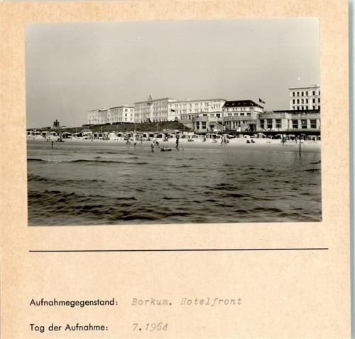 Borkum Hotelfront Foto montiert auf Karton