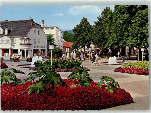 Bad Orb Salinenplatz Blick zum Quellenring mit Badehäuser Apotheke