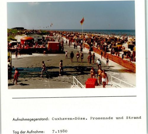 Cuxhaven Cuxhaven Döse Promenade und Strand Foto montiert auf Karton