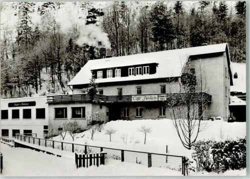 Hornberg Rückseite mit Abschürfungen und Kleberesten Cafe Restaurant Pension Schandelgrund Winter