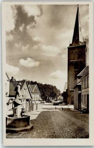 Plön Kirche Dorfbrunnen