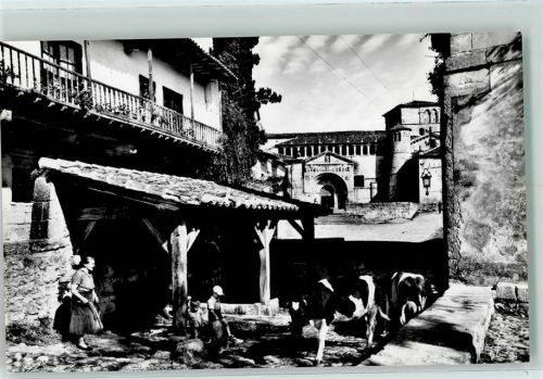 Santillana del Mar Colegiata y Calle del Rio Kühe