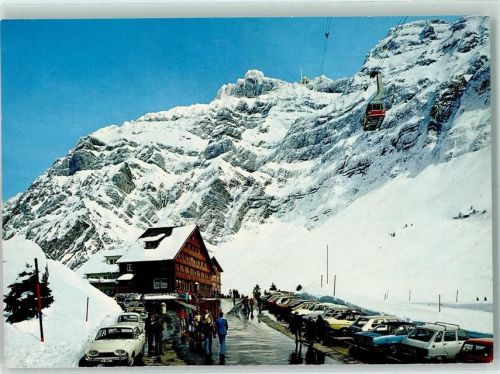 1978 Auf Schwägalp Blick von der Talstation der Säntis-Schwebebahn auf Restaurant mit Gyrenspitz und Säntis Oldtimer