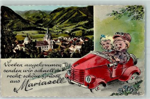 Mariazell Kinder in rotem Spielzeugauto
