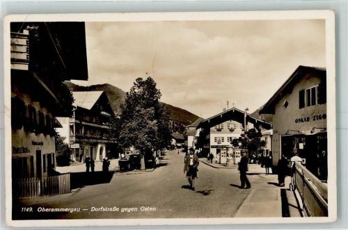 Oberammergau Tracht Dorfstraße Litfaßsäule Brücke