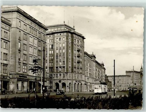 Magdeburg Wilhelm Pieck Allee Straßenbahn Mercedes Motorrad
