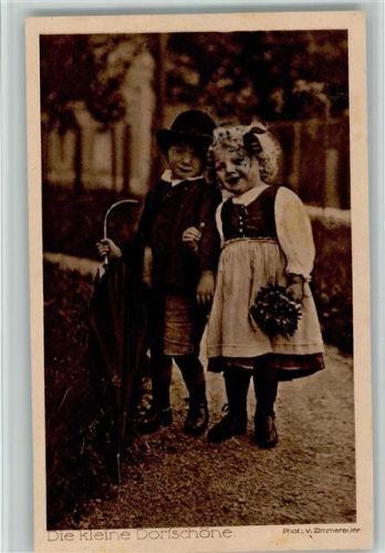 Die Kleine Dorfschöne - Kinder mit Regenschirm, Stempelspuren