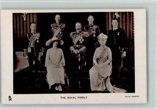 the Royal Family - Tucks 3687 the Royal Family , sehr gute Erhaltung AK Adel England