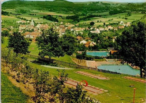 Hilders Ortsansicht mit Freibad und Minigolf