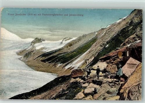 Franz Josefhöhe mit Pasterzengletscher und Johannisberg Wanderer Großglockner, Osttirol