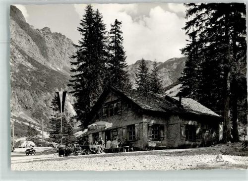 Schattenlaganthütte mit Oldtimern VW Käfer Moped Hüttenstempel