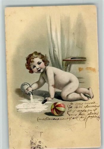 1905 Nacktes Baby verschüttet die Milchflasche, Spielzeug Ball AK