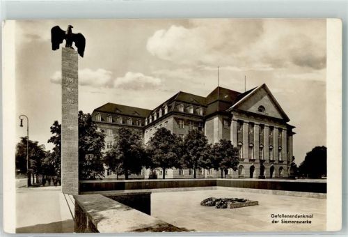 Siemensstadt Kriegerdenkmal vor Siemens Hauptverwaltungsgebäude