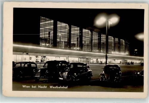 Wien Westbahnhof bei Nacht VW Käfer Oldtimer