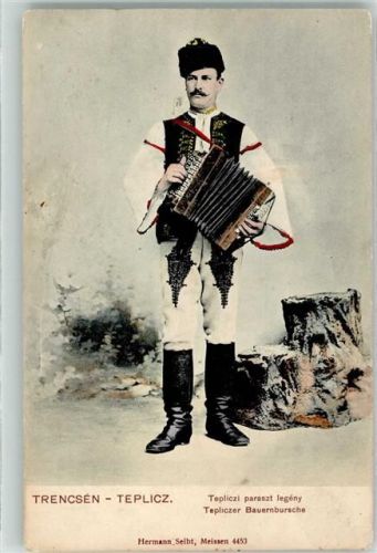 Trencin Bauernbursche Tracht Zieharmonika