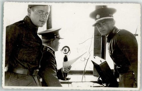 Soldaten Mikrofon Plattenspieler Foto AK