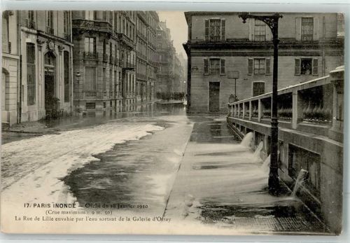 Paris 1910 Hochwasser la Rue de Lille envahie par l`eau sortant de la Galerie d`Orsay