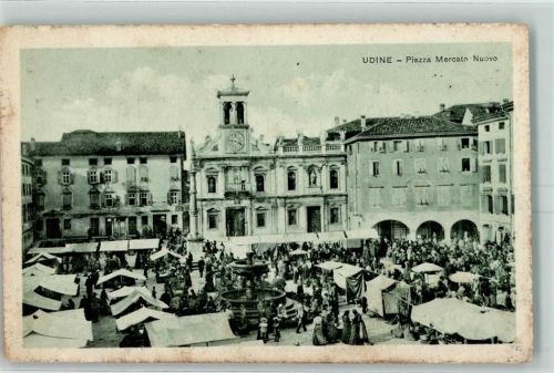 Udine Piazza Mercato Nuovo Marktszene