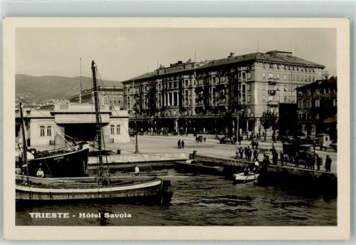 Trieste / Triest / Trst Hotel Savoia Fischerboot Lastwagen