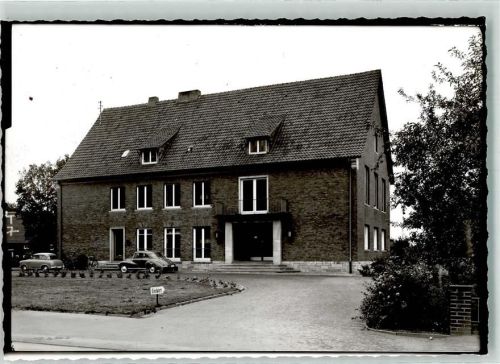 Beelen Amtshaus mit Oldtimern Ort handschriftlich