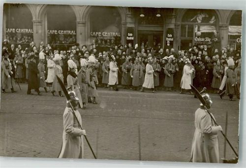 München Beisetzungsfeierlichkeiten Ludwig III und Kaiser Wilhelm II im Trauerzug