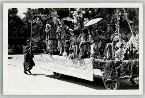 Wien Festumzug Die Nachtigall des Kaisers Der Hofstaat Tracht Ort lt. Fotograf
