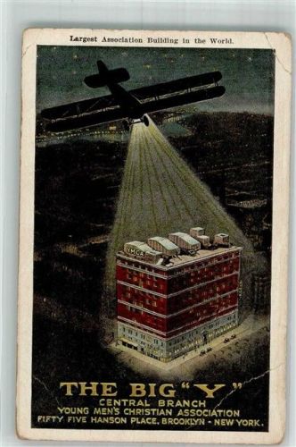 New York City Flugzeug beleuchtet das Gebäude The Big Y des YMCA Künstlerkarte