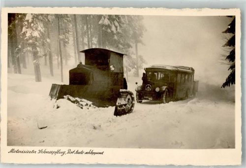Winter Motorisierter Schneepflug Post-Auto schleppend