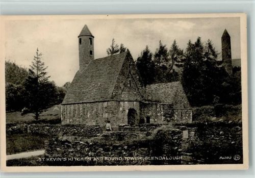 St. Kevins Kitchen and round Tower, Glendalough Foto AK