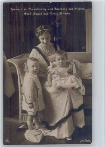 Herzogin zu Braunschweig mit Kindern NPG