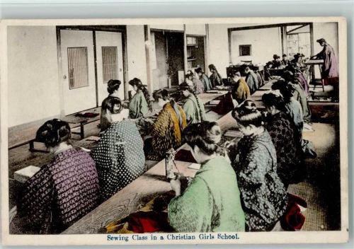 Sewing Class in a Christian Girls School - Typen