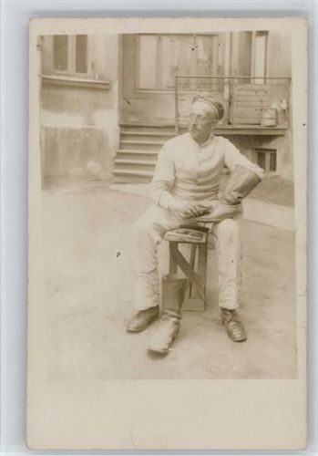 Stiefel putzen - Foto AK ca 1915 AK Soldatenleben - WK I
